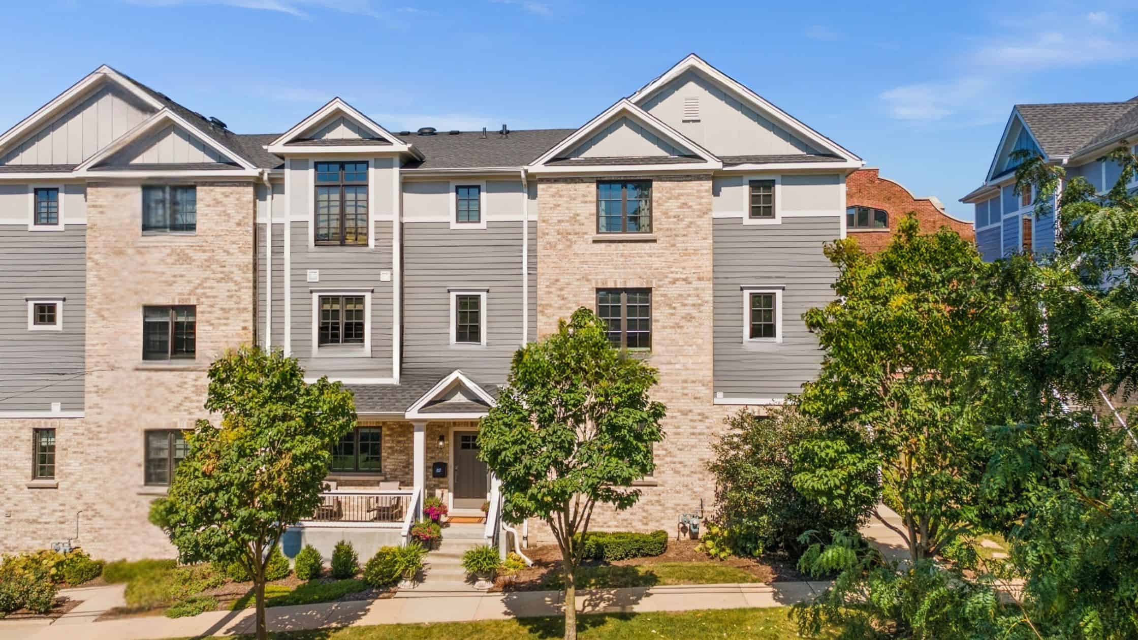 530 Ohio Ave, St Charles, IL 60174